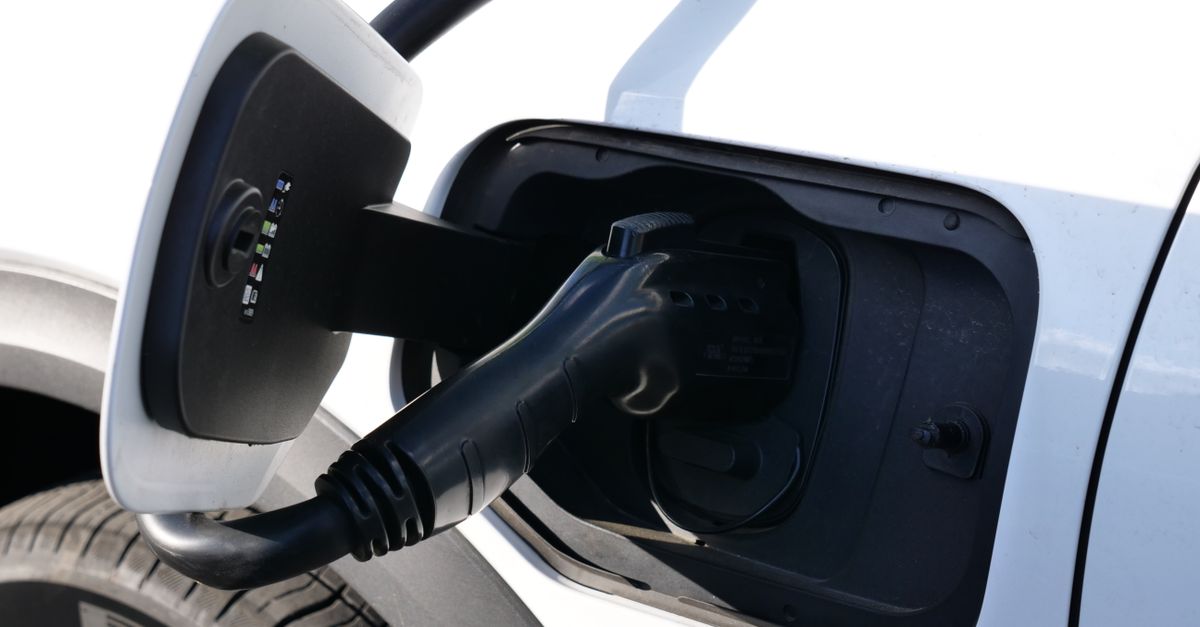 Coût d'une recharge électrique : calcul au km et comparaison essence