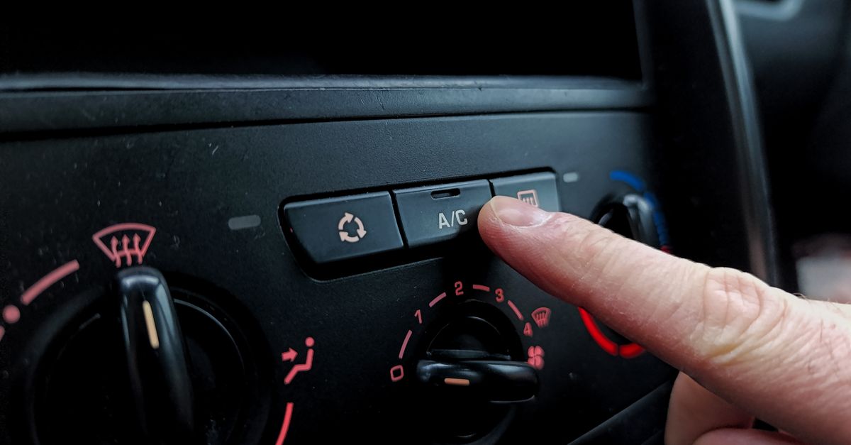Climatisation voiture : entretien, recharge et odeurs
